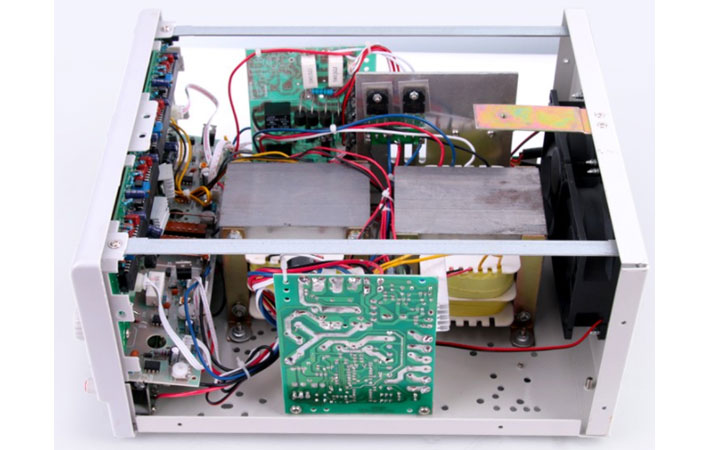 稳压电源内部图